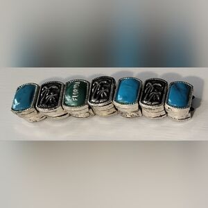 Vintage Silver and Turquoise Stretch Bracelet (Costume Jewelry)